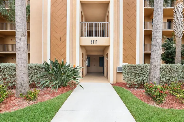 $2,895 | 6411 Grand Estuary Trail, Unit 206, Bradenton, FL 34212