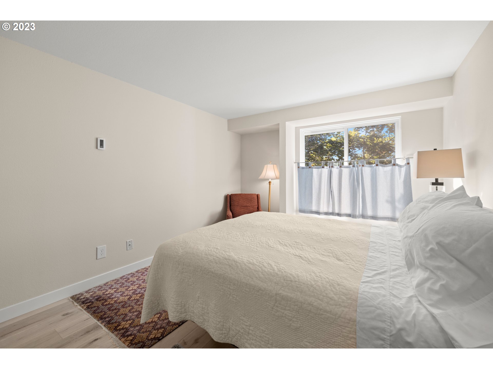 8720 Southwest Tualatin Road, Unit 321 Tualatin, OR 97062 - Photo 14 of 21 a bedroom with a bed and a large window