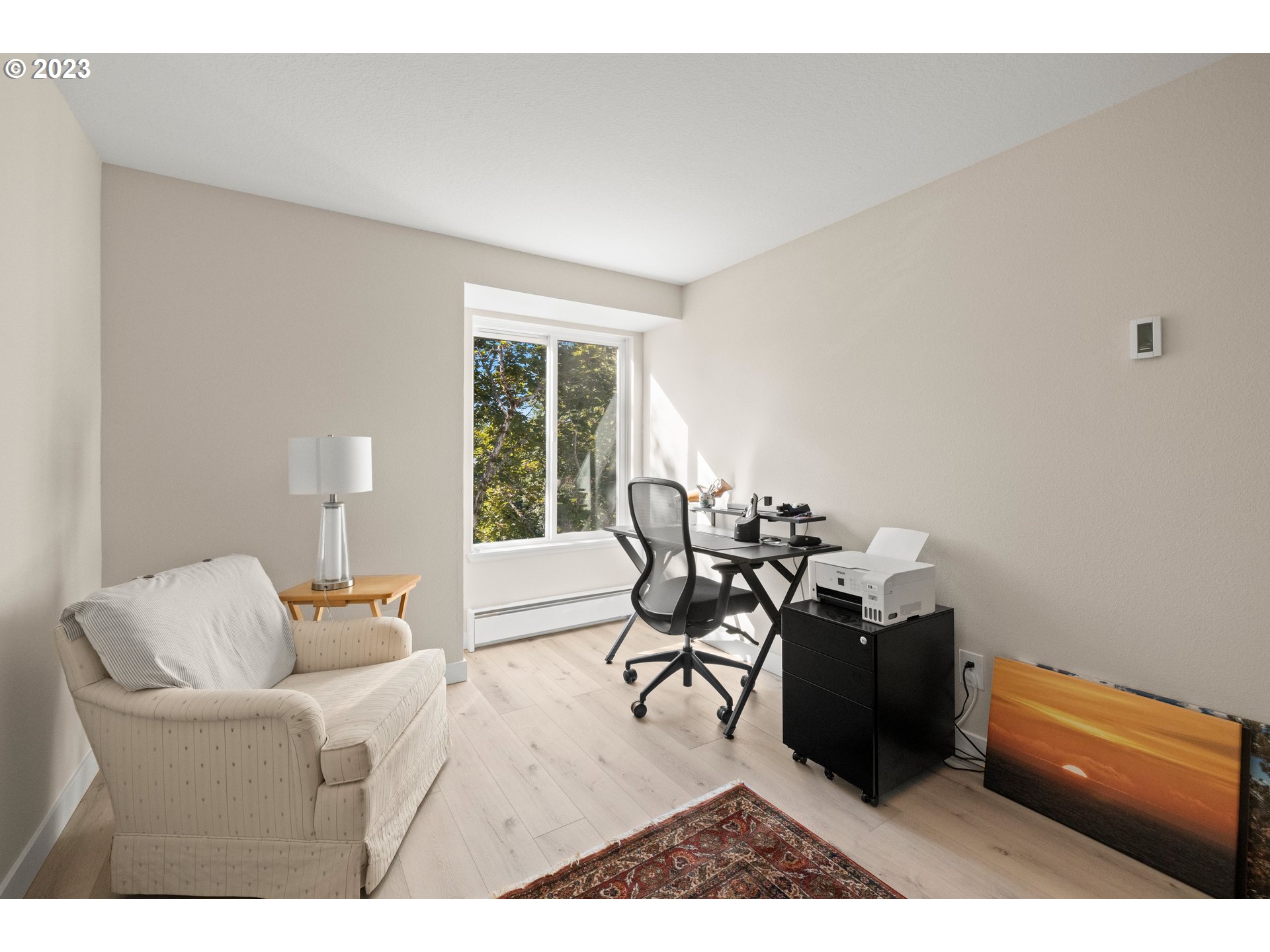 8720 Southwest Tualatin Road, Unit 321 Tualatin, OR 97062 - Photo 15 of 21 a living room with furniture and a potted plant