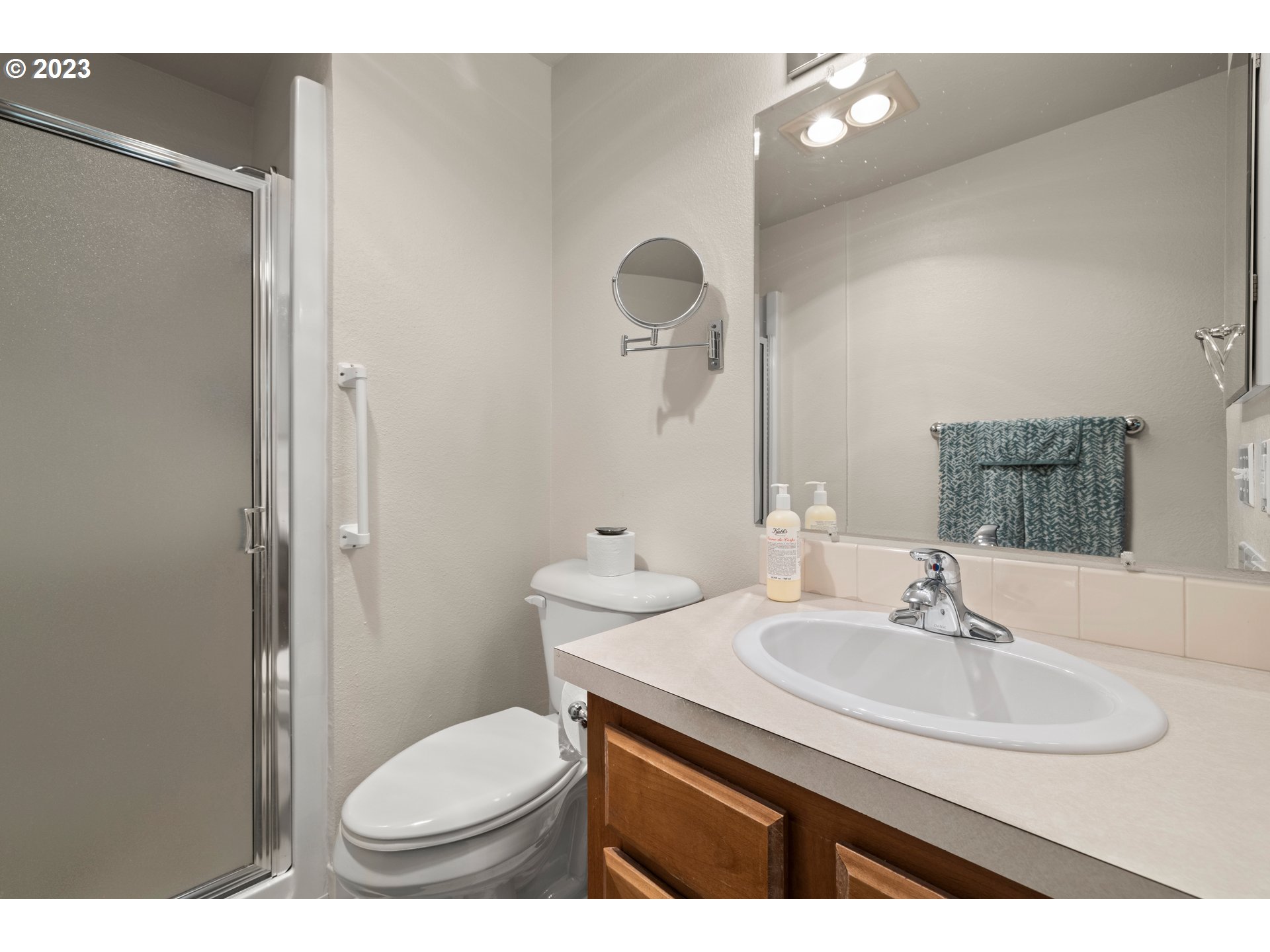 8720 Southwest Tualatin Road, Unit 321 Tualatin, OR 97062 - Photo 17 of 21 a bathroom with a sink toilet and shower