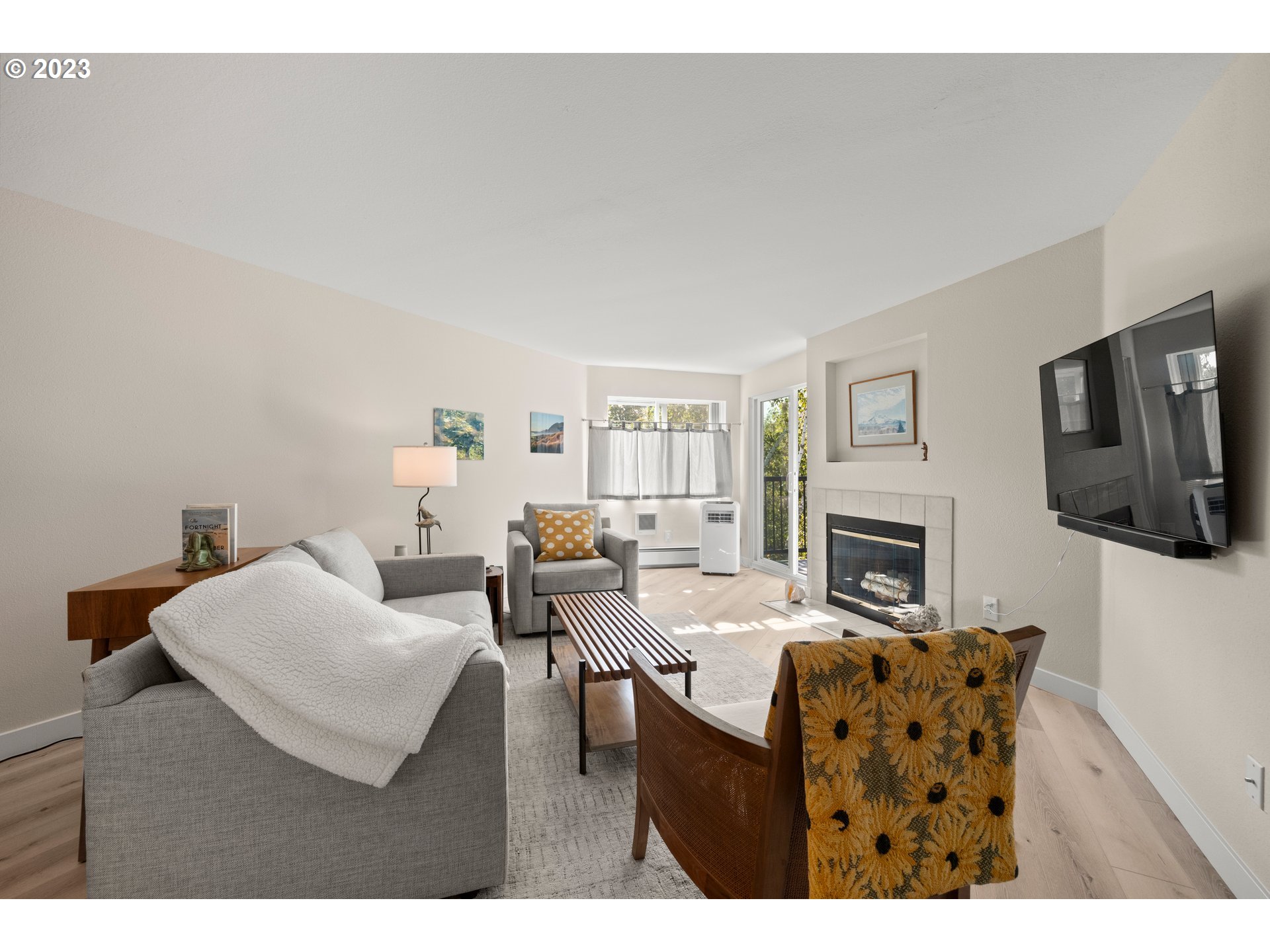 8720 Southwest Tualatin Road, Unit 321 Tualatin, OR 97062 - Photo 4 of 21 a living room with furniture a fireplace and a flat screen tv