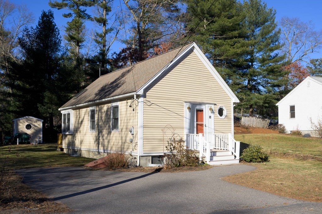 34 Hickory Road Halifax, MA 02338 - Photo 1 of 31 Gallery Image 1