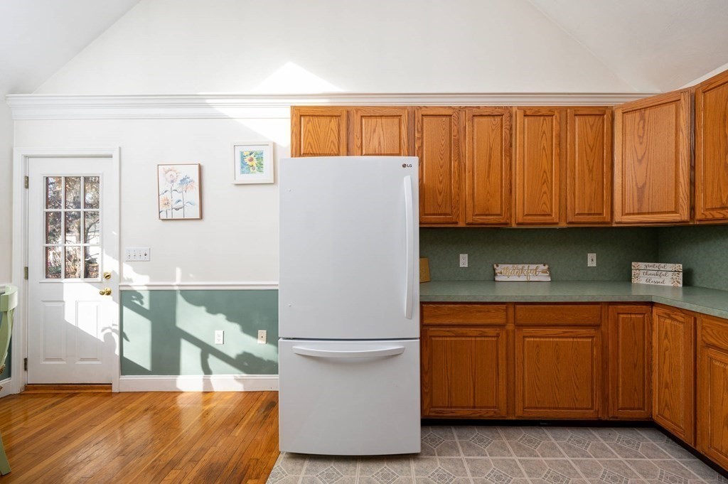 34 Hickory Road Halifax, MA 02338 - Photo 4 of 31 Gallery Image 4
