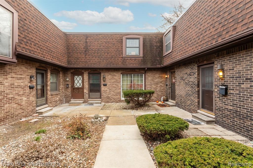 5005 Crooks Road, Unit 34 Royal Oak, MI 48073 - Photo 1 of 29