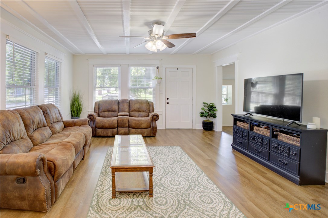 1202 South 37th Street Temple, TX 76504 - Photo 7 of 19 Living room