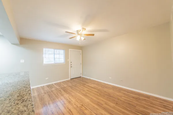$950 | 615 Vance Jackson Road, Unit 101, San Antonio, TX 78201