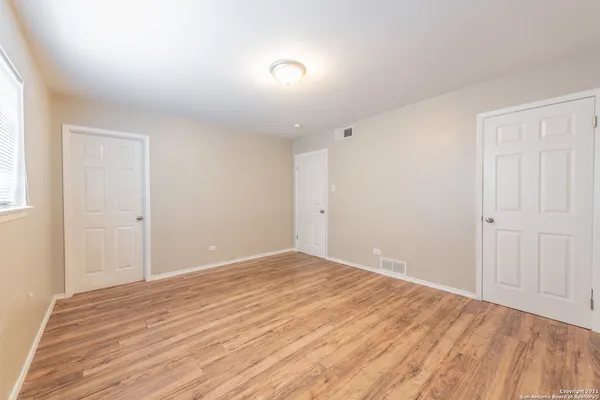 $950 | 615 Vance Jackson Road, Unit 101, San Antonio, TX 78201