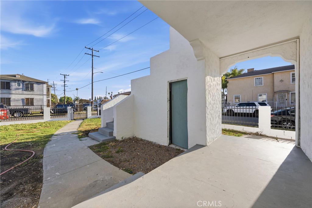 351 West Magnolia Street Compton, CA 90220 - Photo 2 of 39