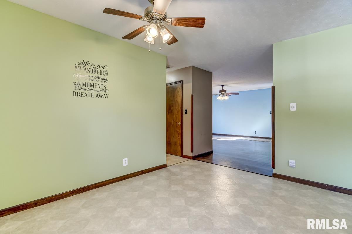 2830 Piper Road Springfield, IL 62707 - Photo 7 of 29