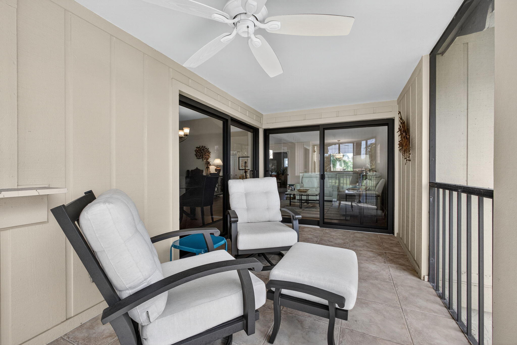 16941 Waterbend Drive, Unit 252 Jupiter, FL 33477 - Photo 19 of 34 a living room with furniture and a large window