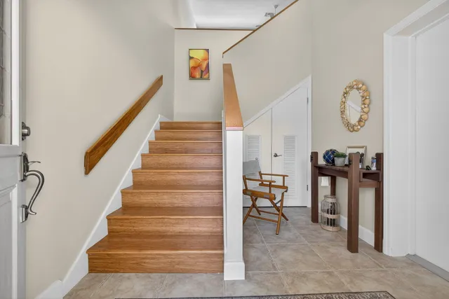 a view of entryway and hall