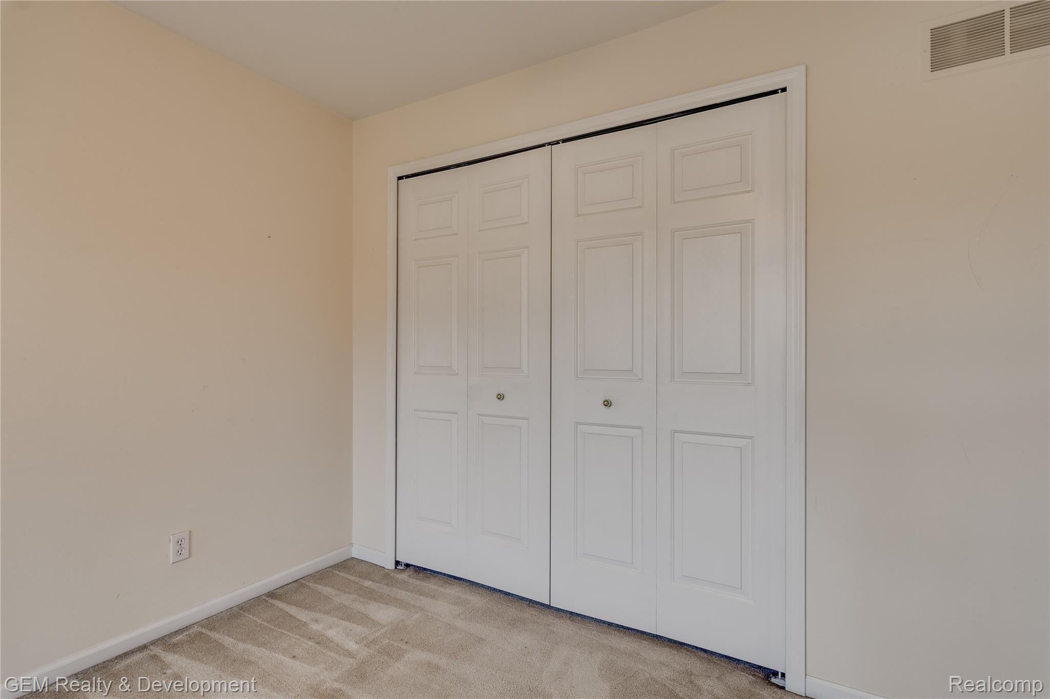 41747 Glade Road Canton, MI 48187 - Photo 24 of 37 Bedroom 1 closet