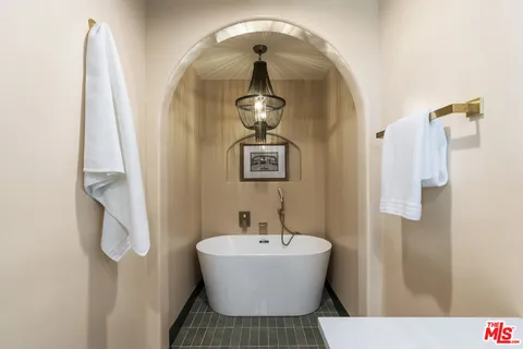 $1,599,000 | 4440 Sylmar Avenue, Sherman Oaks, CA 91423