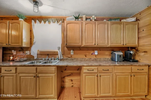 $1,800,000 | 445-443 Leighton Lane, Jacksboro, TN 37757