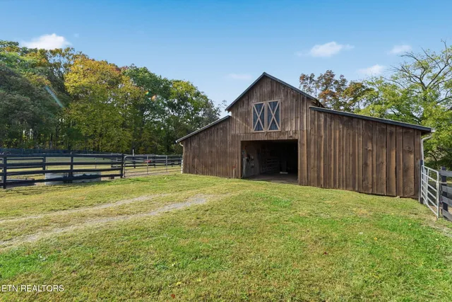 $1,800,000 | 445-443 Leighton Lane, Jacksboro, TN 37757