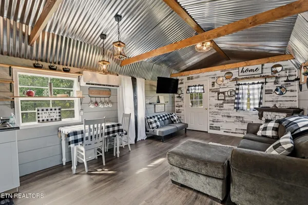$1,800,000 | 445-443 Leighton Lane, Jacksboro, TN 37757