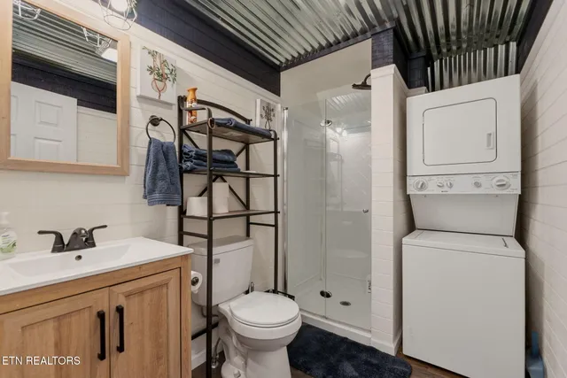 $1,800,000 | 445-443 Leighton Lane, Jacksboro, TN 37757