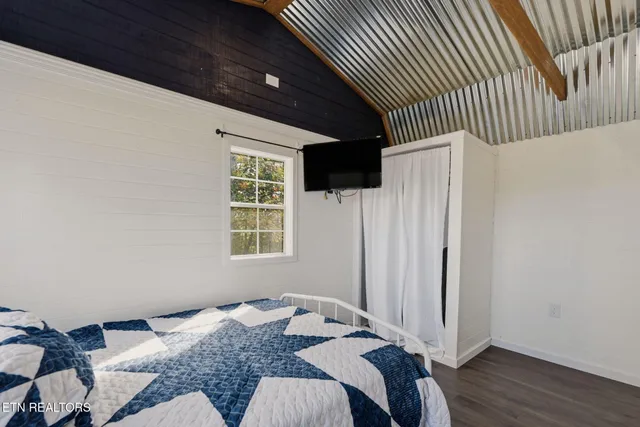 $1,800,000 | 445-443 Leighton Lane, Jacksboro, TN 37757