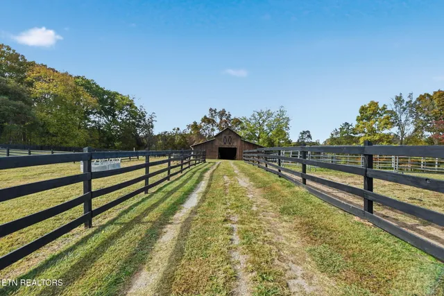 $1,800,000 | 445-443 Leighton Lane, Jacksboro, TN 37757