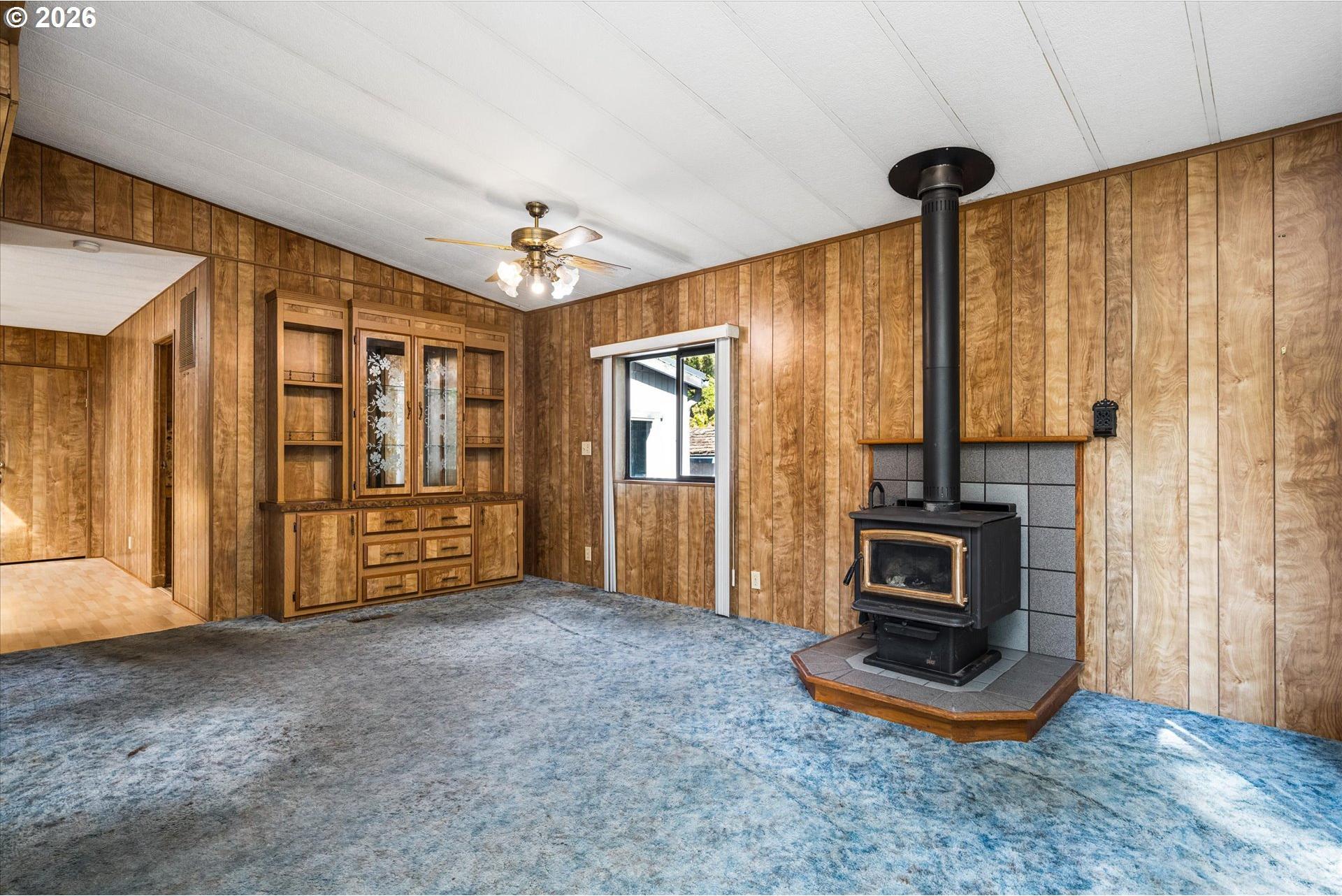 40329 Booth Kelly Road Springfield, OR 97478 - Photo 12 of 48 Living Room/Dining Room
