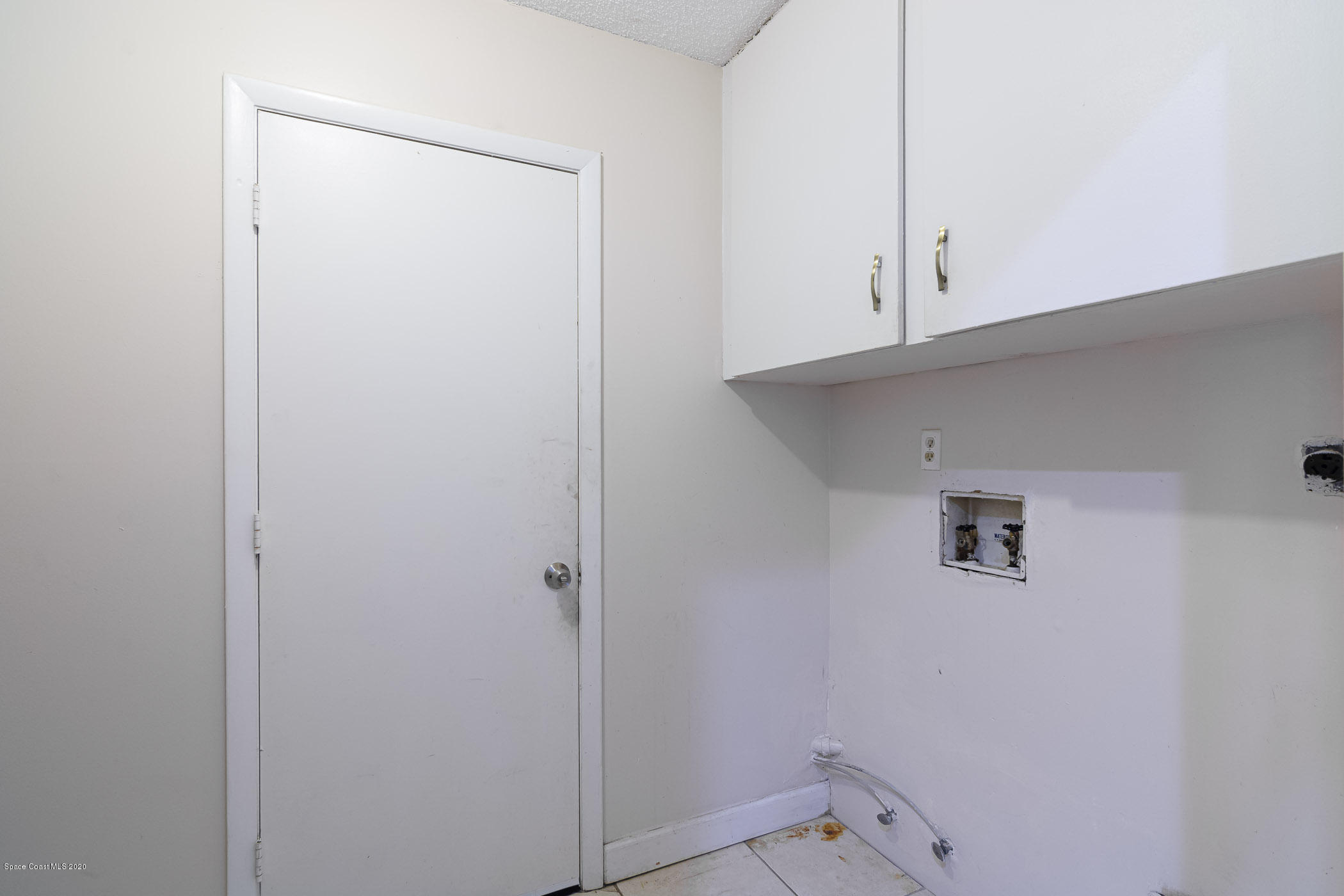 1220 Creel Road Northeast Palm Bay, FL 32905 - Photo 22 of 34 Inside Laundry