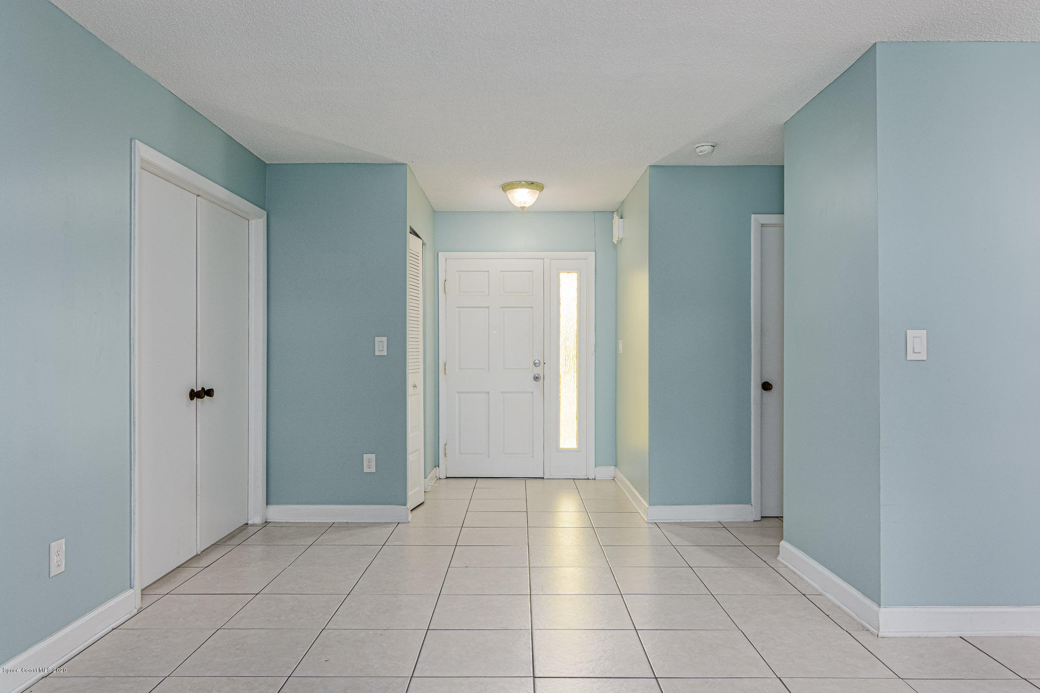 1220 Creel Road Northeast Palm Bay, FL 32905 - Photo 4 of 34 foyer