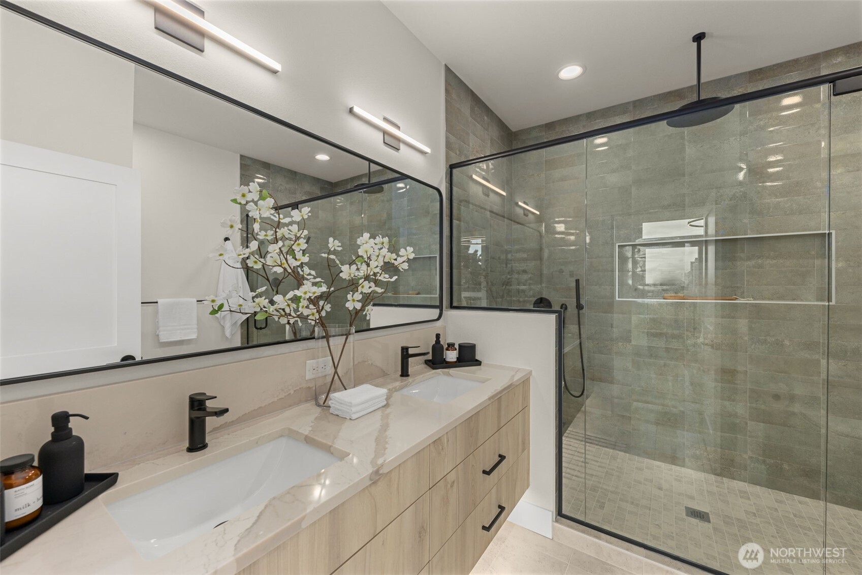 560 Lee Street Seattle, WA 98109 - Photo 13 of 28