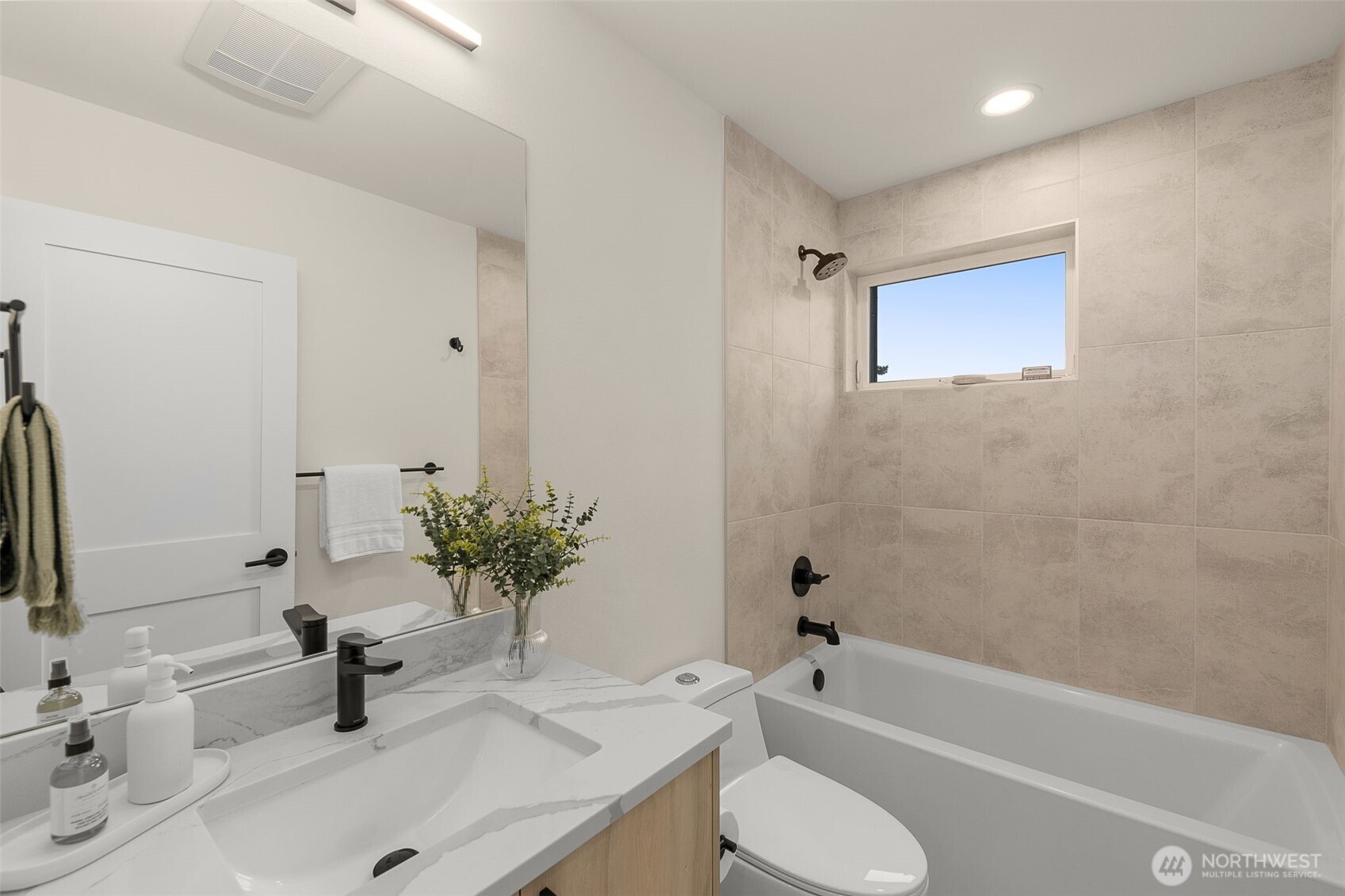 560 Lee Street Seattle, WA 98109 - Photo 17 of 28