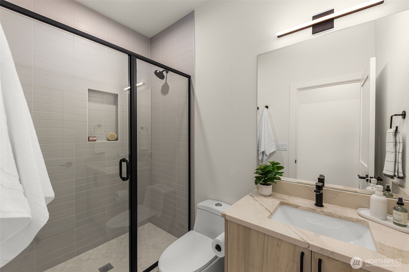 560 Lee Street Seattle, WA 98109 - Photo 19 of 28