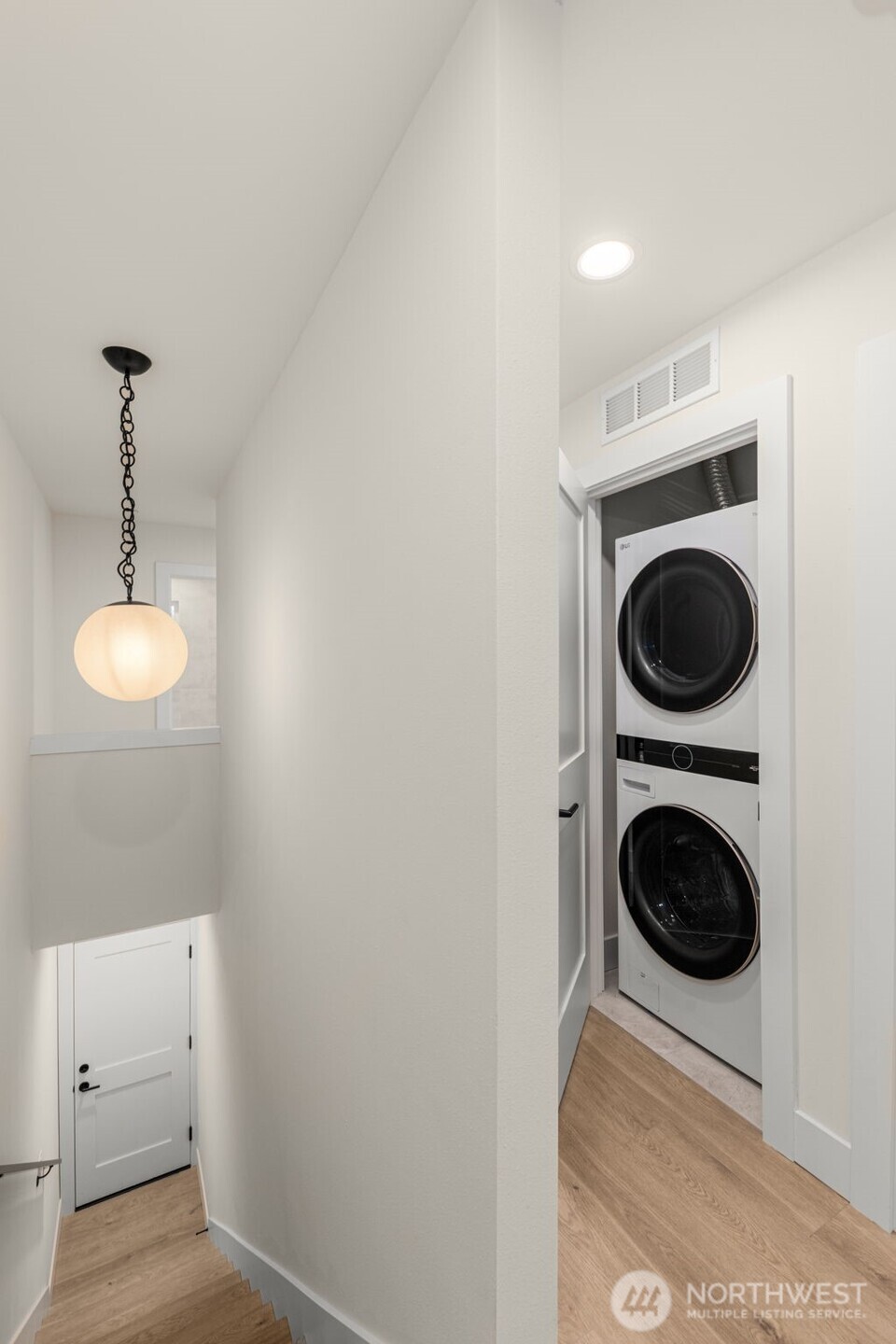 560 Lee Street Seattle, WA 98109 - Photo 20 of 28