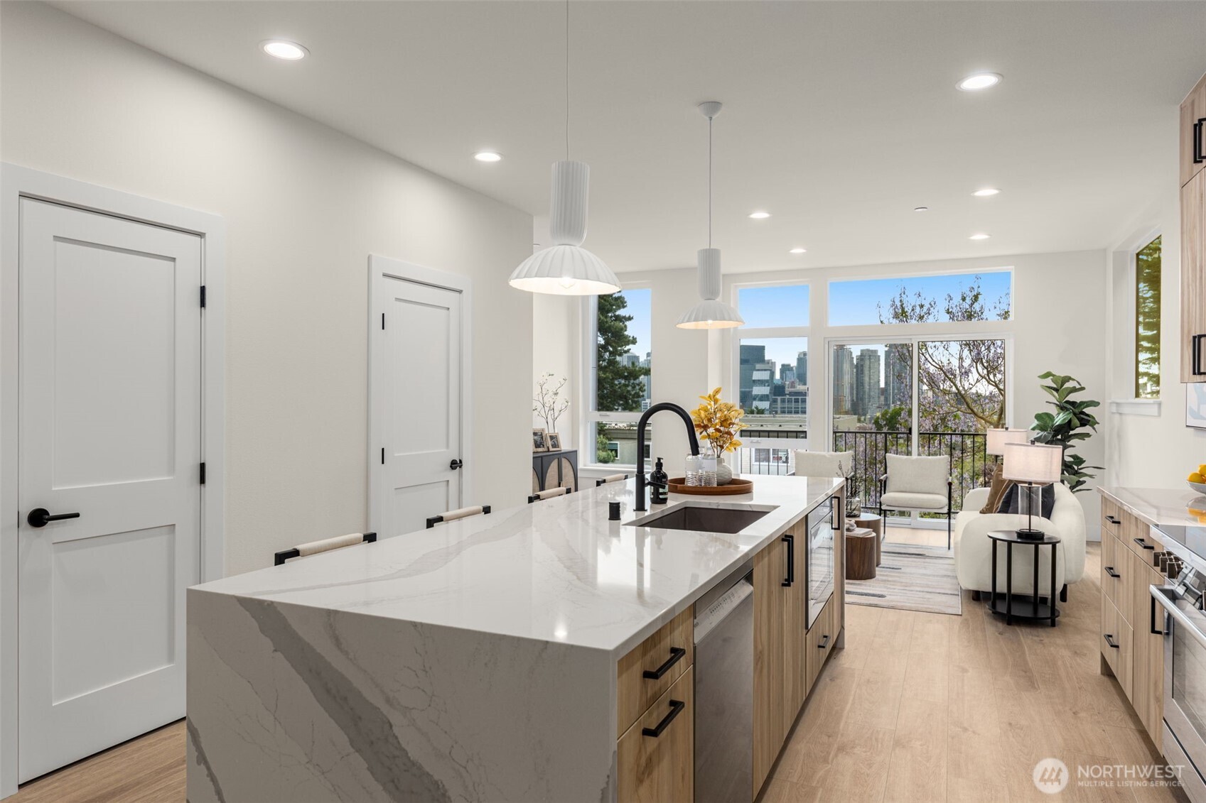 560 Lee Street Seattle, WA 98109 - Photo 7 of 28