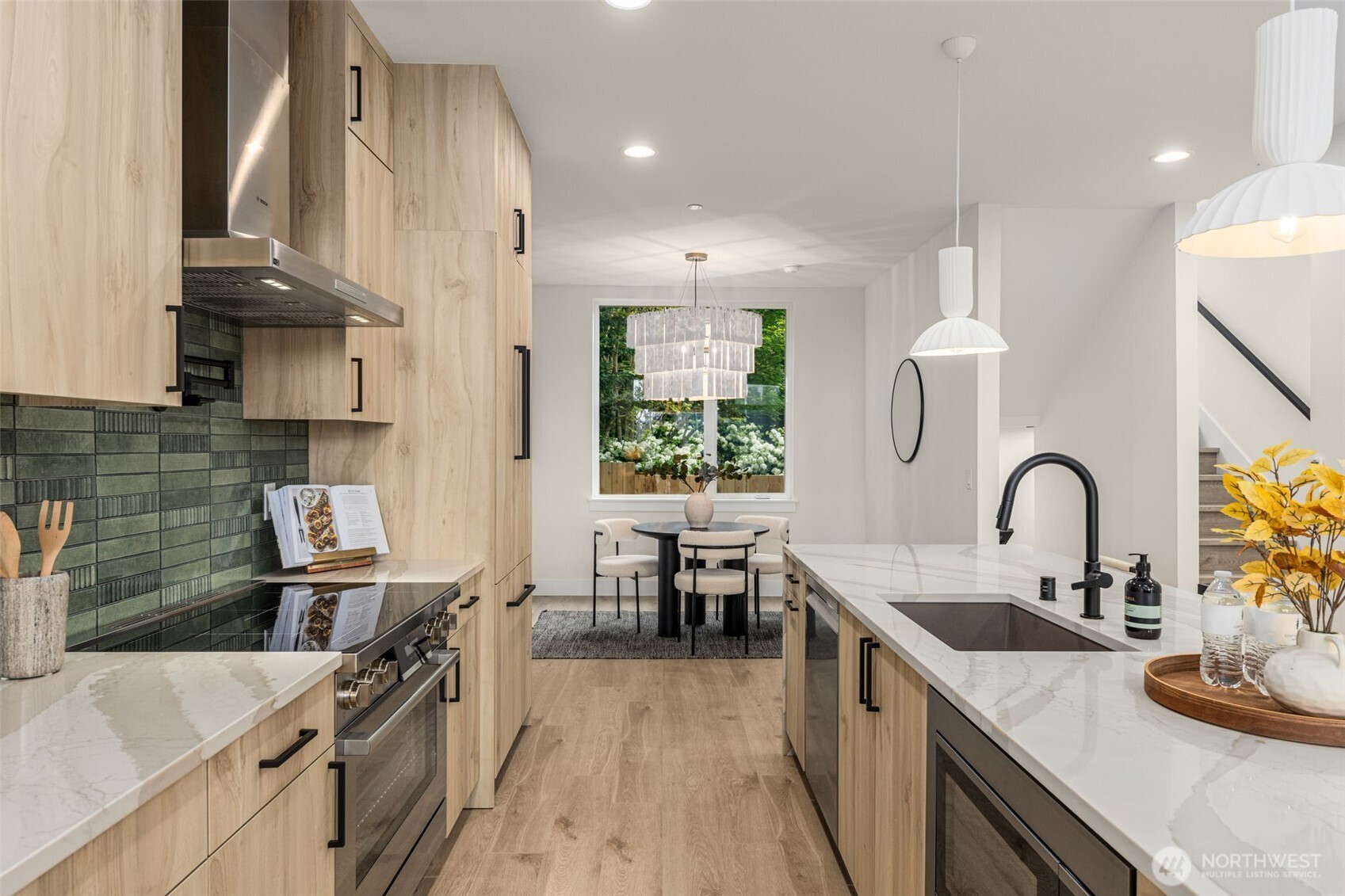 560 Lee Street Seattle, WA 98109 - Photo 8 of 28