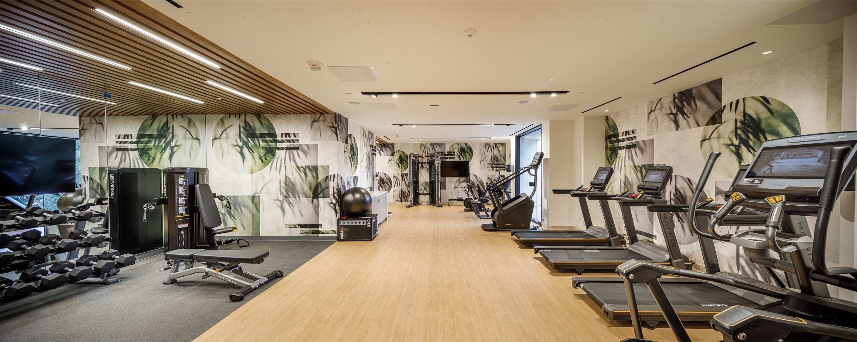 1701 Hermann Drive, Unit 30D Houston, TX 77004 - Photo 28 of 32 a view of a room with gym equipment