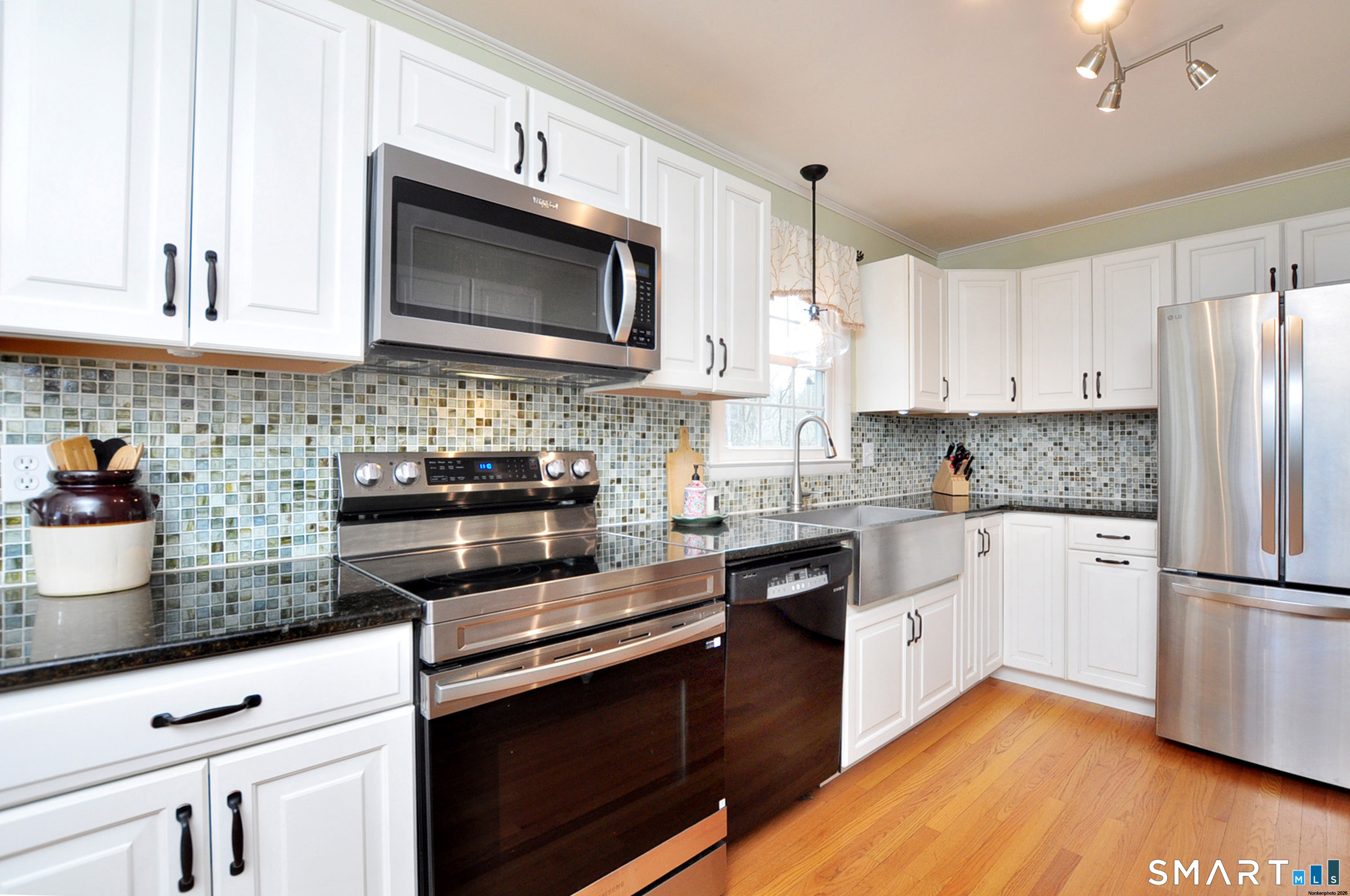 15 Stillman Road Bloomfield, CT 06002 - Photo 5 of 40