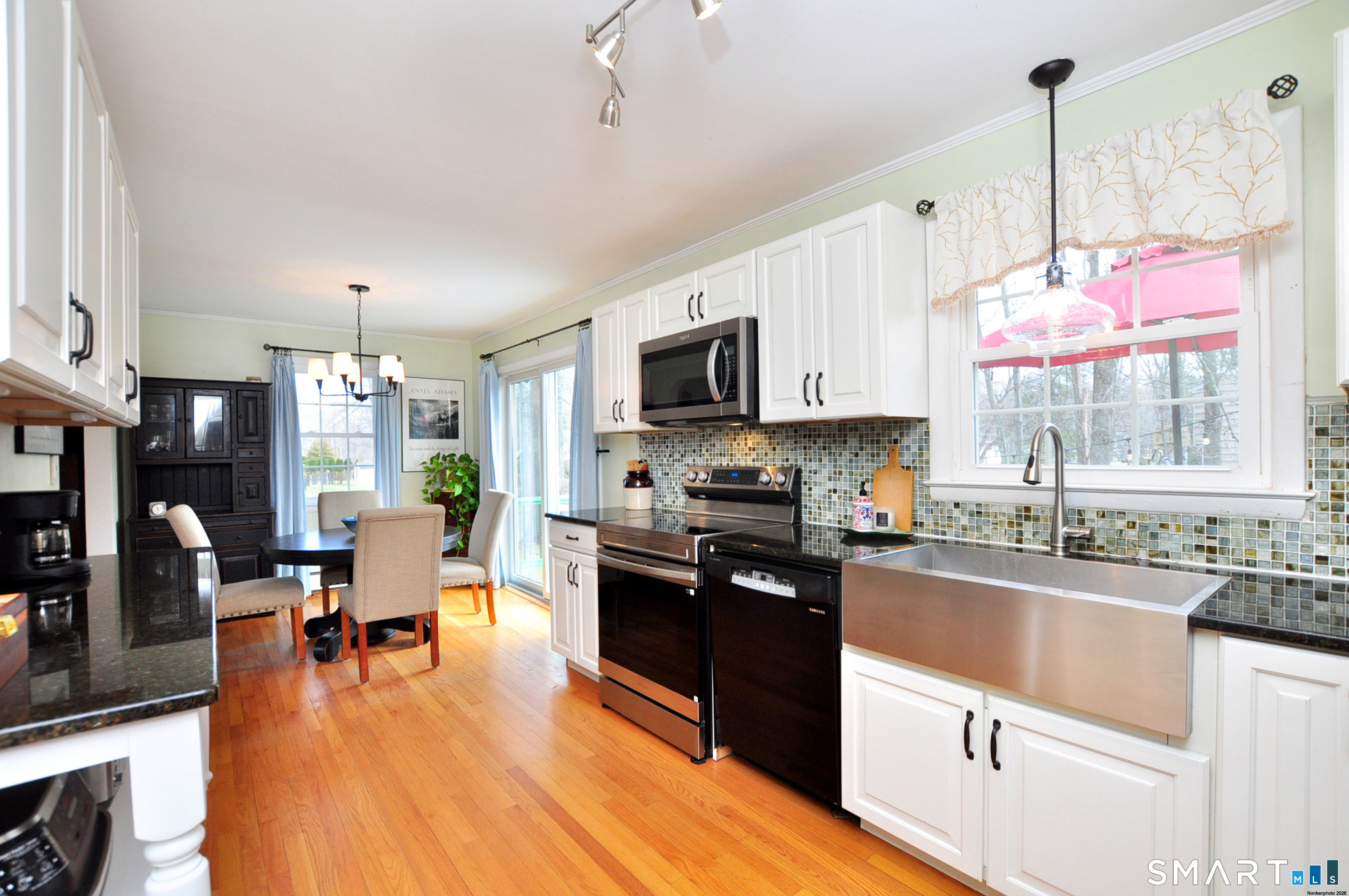 15 Stillman Road Bloomfield, CT 06002 - Photo 7 of 40