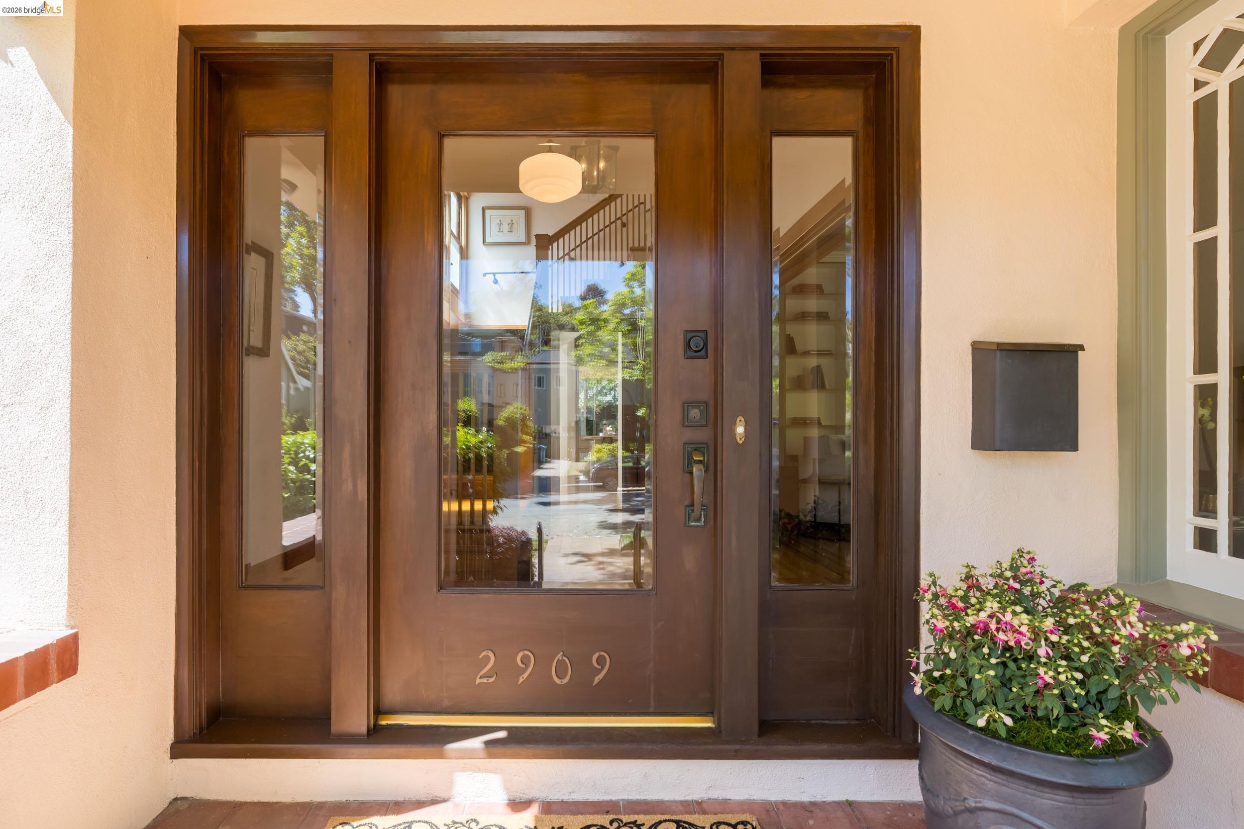 2909 Forest Avenue Berkeley, CA 94705 - Photo 7 of 65