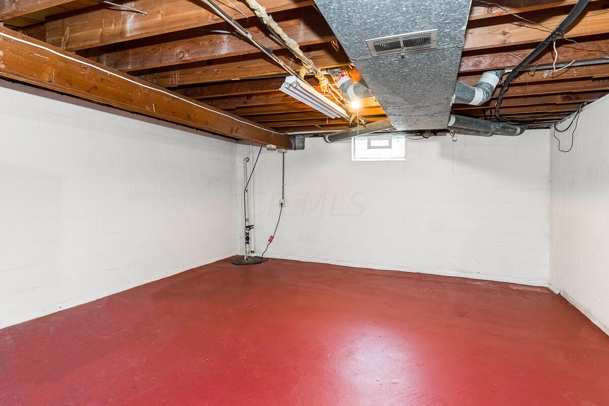2705 Cranford Road Columbus, OH 43221 - Photo 20 of 30 Great LL Area For Play Or Storage
