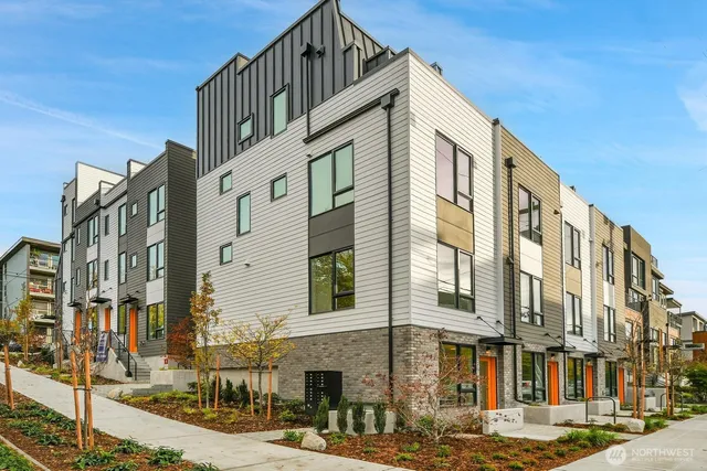 $899,990 | 2374 Franklin Avenue East, Seattle, WA 98102