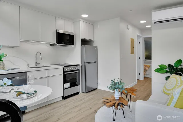 $899,990 | 2374 Franklin Avenue East, Seattle, WA 98102