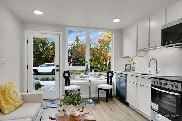 $899,990 | 2374 Franklin Avenue East, Seattle, WA 98102