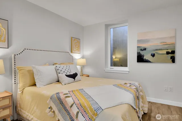 $899,990 | 2374 Franklin Avenue East, Seattle, WA 98102