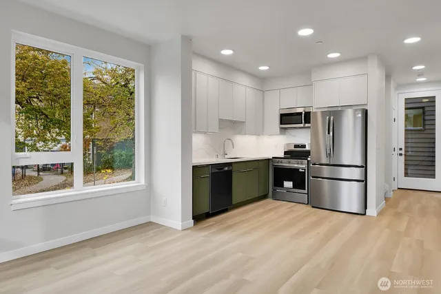 $899,990 | 2374 Franklin Avenue East, Seattle, WA 98102