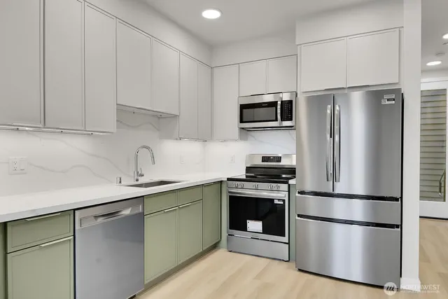 $899,990 | 2374 Franklin Avenue East, Seattle, WA 98102