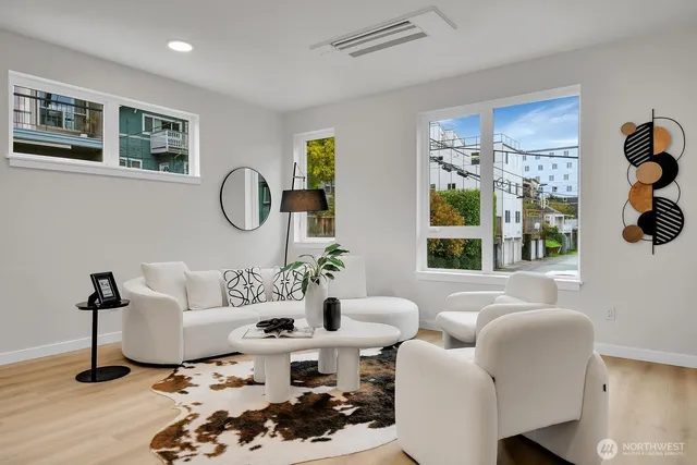 $899,990 | 2374 Franklin Avenue East, Seattle, WA 98102