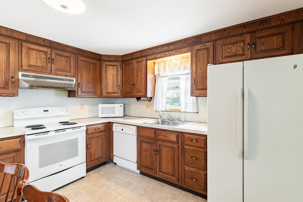 110 Sycamore Road Melrose, MA 02176 - Photo 5 of 33 Gallery Image 5