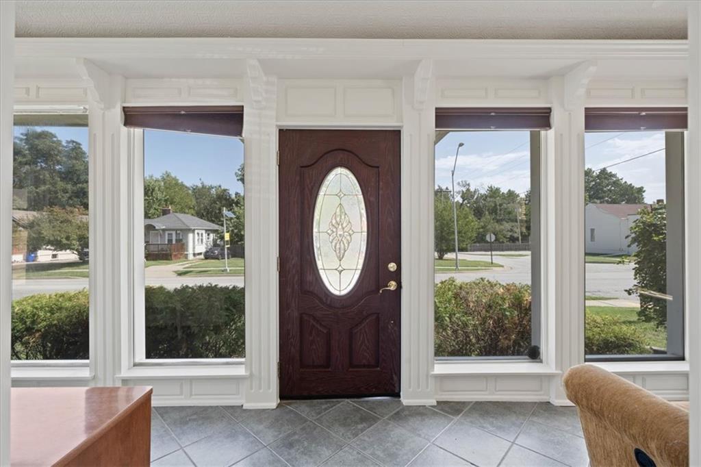 12910 Grandview Road Grandview, MO 64030 - Photo 4 of 39 Gallery Image 4