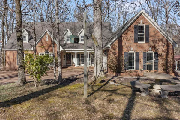 a view of house with a yard