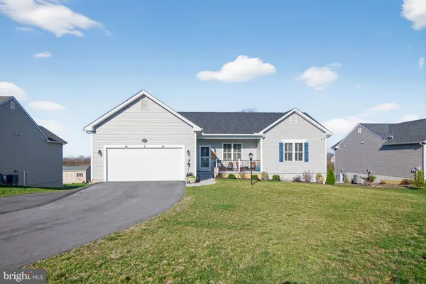 a view of a house with a yard and garage
