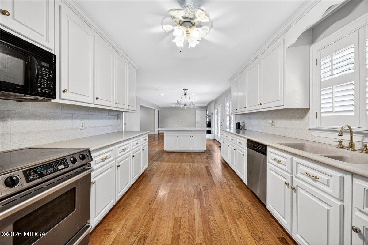 335 Hamrick Road Macon, GA 31220 - Photo 6 of 41 a large kitchen with a stove top oven