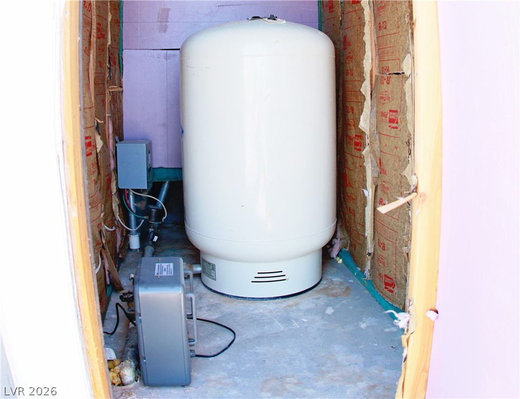 5231 Ruby Way Caliente, NV 89008 - Photo 33 of 35 Bladder within pump house